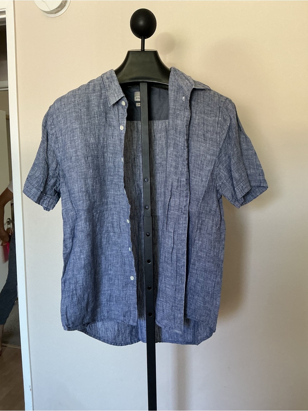 Stitch Note Short-Sleeve Chambray Button-Down Shirt in Blue